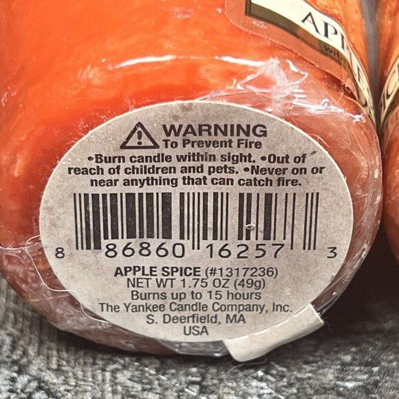 2 Yankee Candle VOTIVE CANDLES (1 PAIR) APPLE SPICE - Brand New  Sealed- HTF - Picture 3 of 4